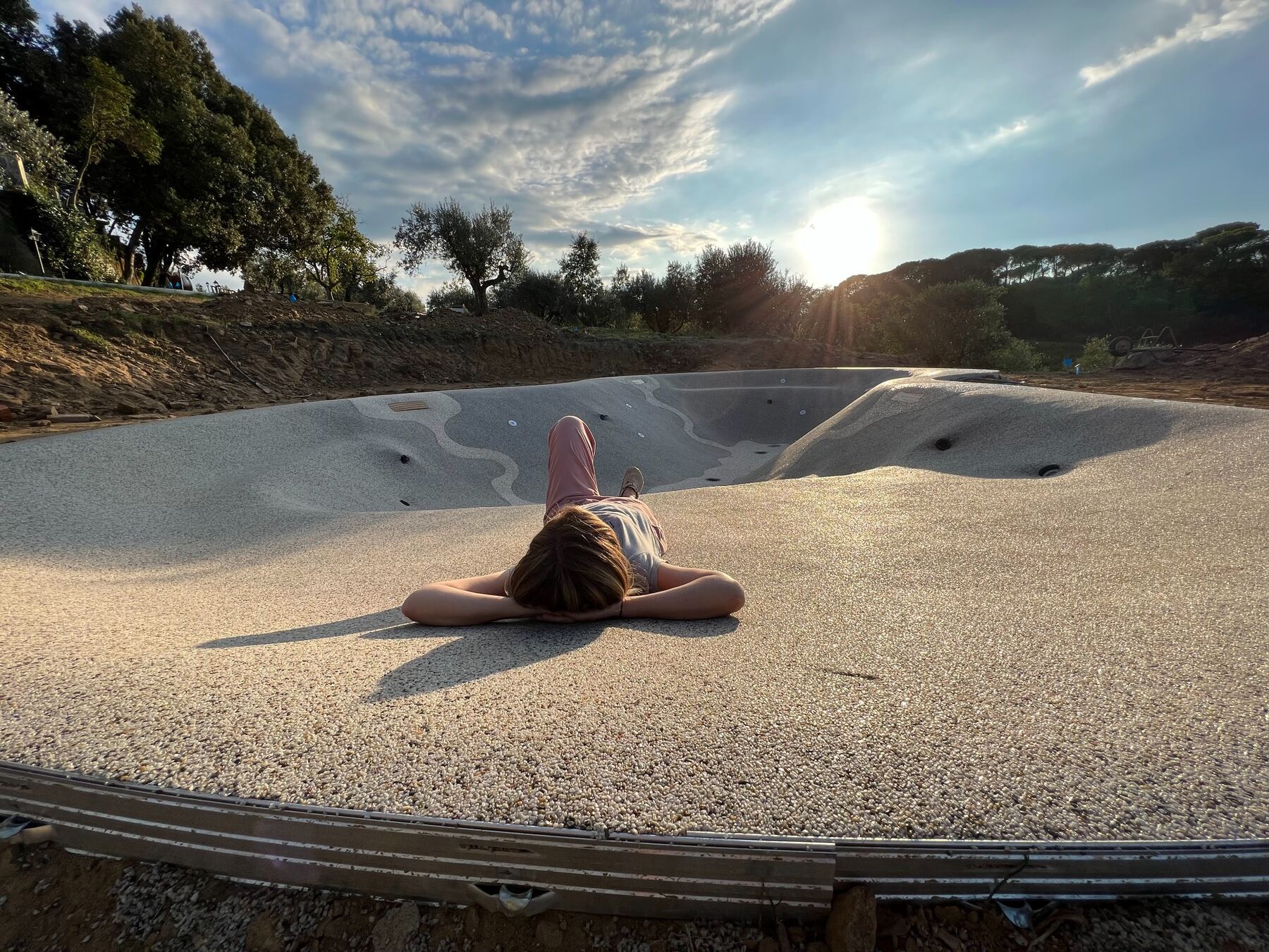 La piscina mentre prendeva forma